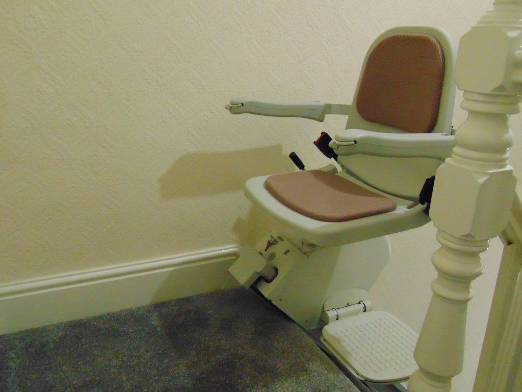Acorn Budget Folded Top Of Stairs Swivel Seat
