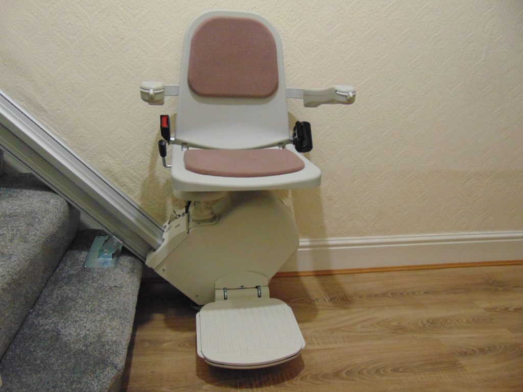 Used Acorn 120 Unfolded Front View 01